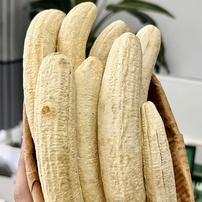 Whole Freeze Dried Banana Crunchy Fruit / موز حبة كاملة مقرمش مجفف بالتبريد